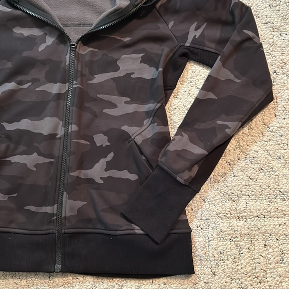 Athleta zip up hoodie, size Medium. Black camo. - Picture 5 of 7